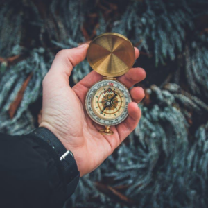 Pourquoi choisir de porter une médaille boussole ?